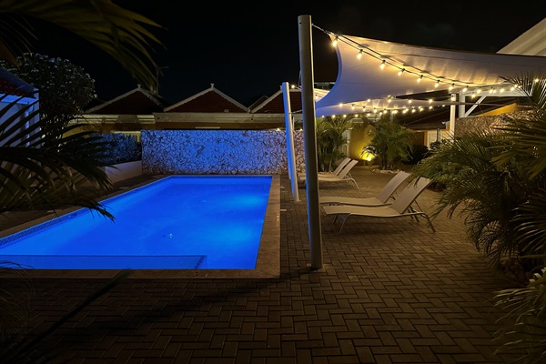 Villa Grandi Estate - Pool & garden by night