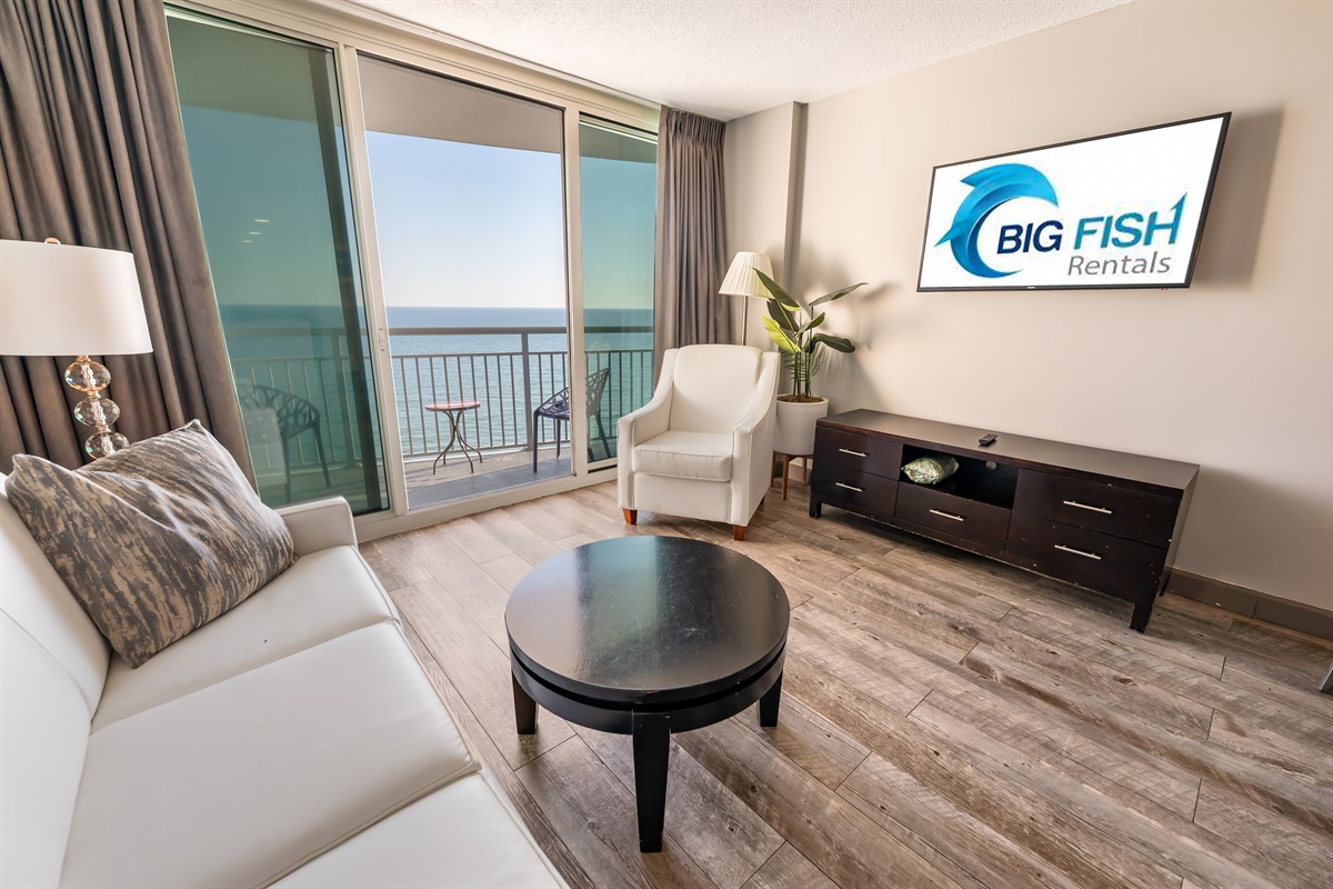 Living Room with Stunning Views🌊☀️