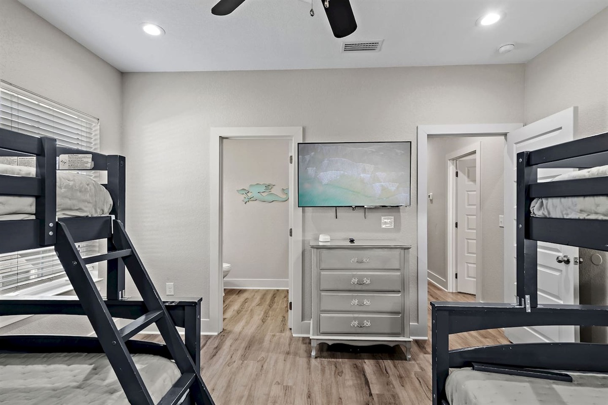 Bedroom #5: Bunk Room (Second Floor)