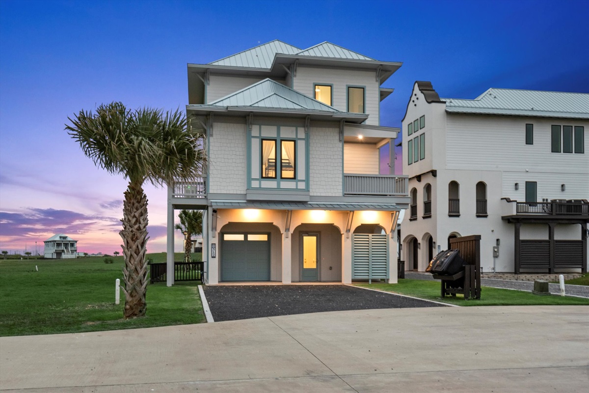 6a3a516f727b4db19a16ab44b983b96f Large | Beachhouse | Texas | TX | Vacation Homes | Galveston | Crystal Beach | Kokomo | Breezy Days | Beachfront Elegance | Sunrise Serenity | Southern Sands Property Management, LLC