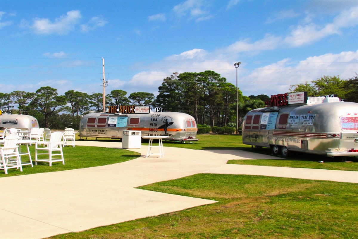Beach days just got better! Our seasonal food truck is serving up deliciousness at The Beach Club. Catch us while you can!