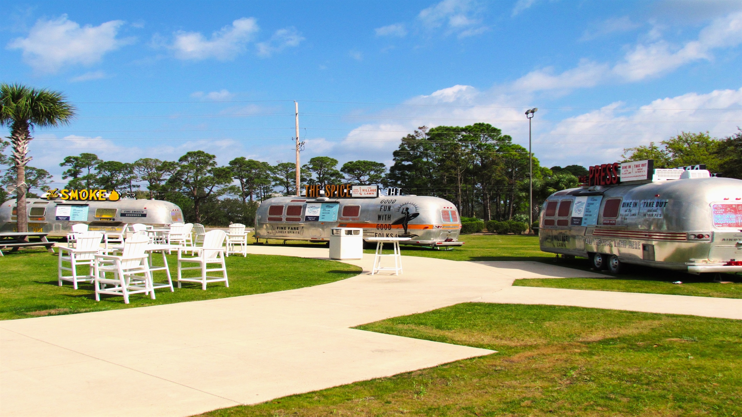 Beach days just got better! Our seasonal food truck is serving up deliciousness at The Beach Club. Catch us while you can!