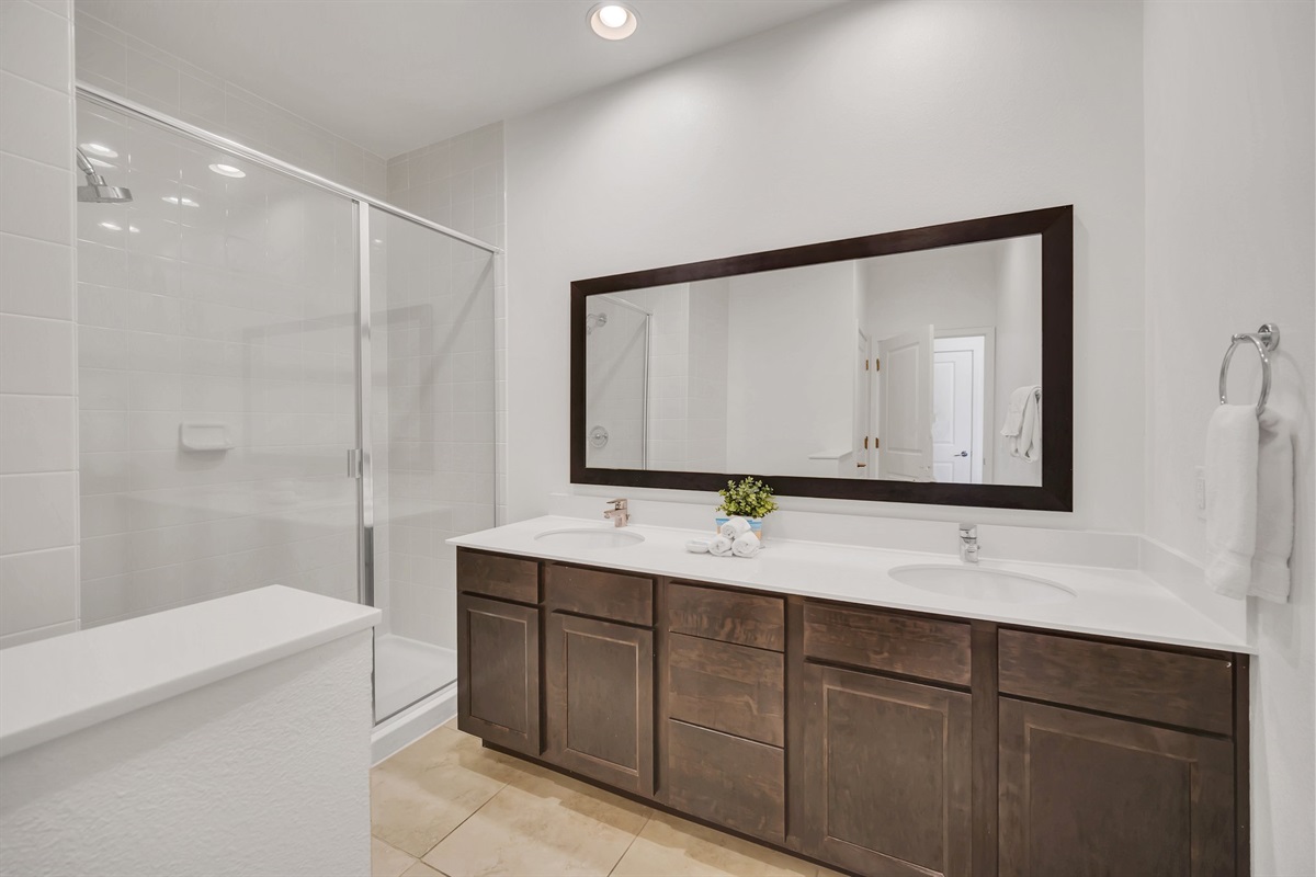 Guest bathroom.