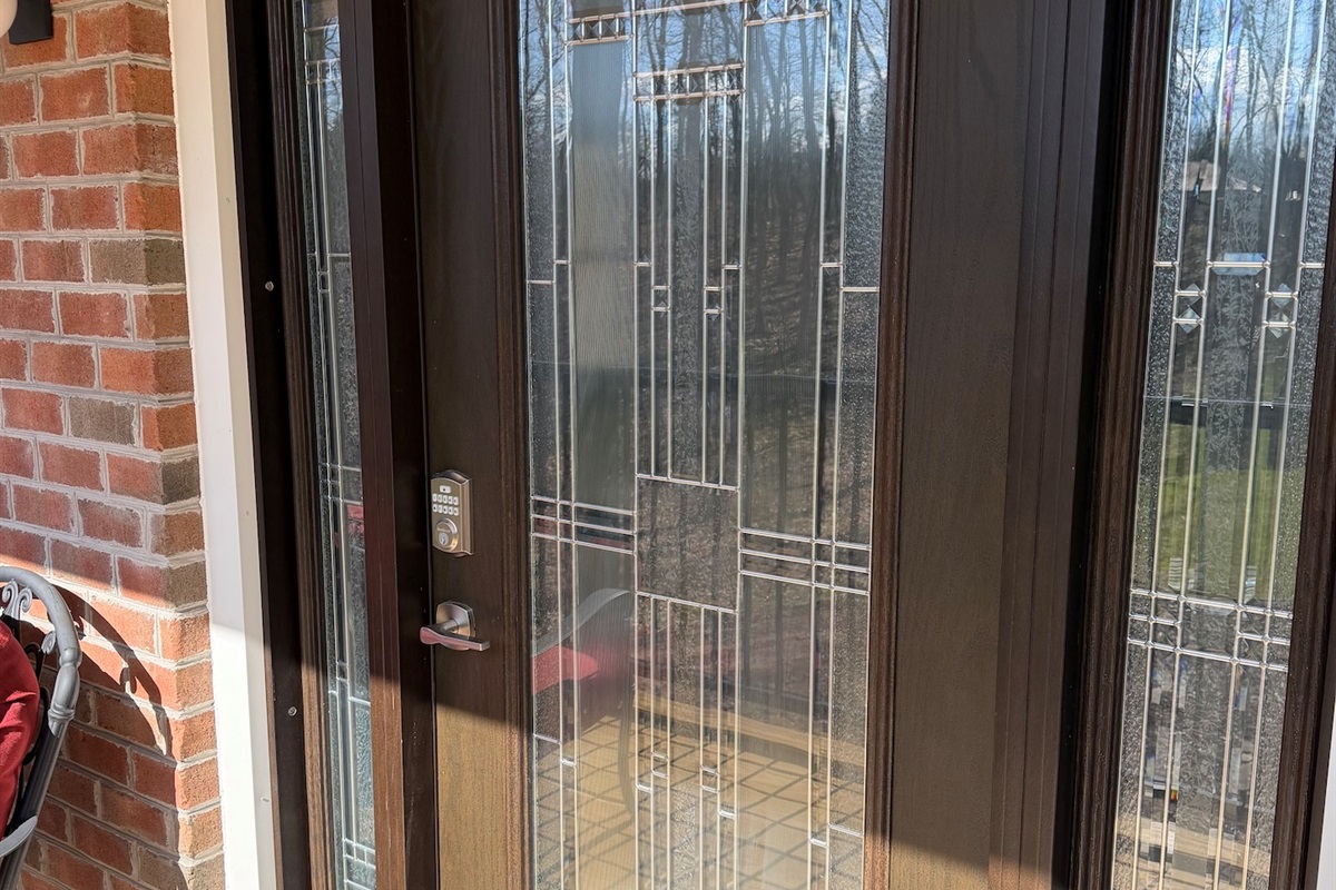 Entry door with keypad lock