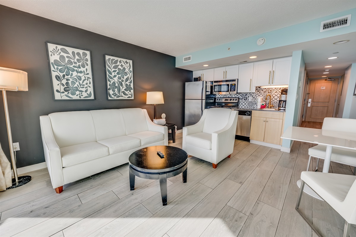 Amazing Living Room with Stunning Views🌊☀️