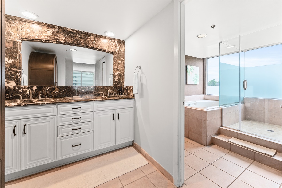 Main Bathroom Oasis! Double sinks, huge shower and large tub