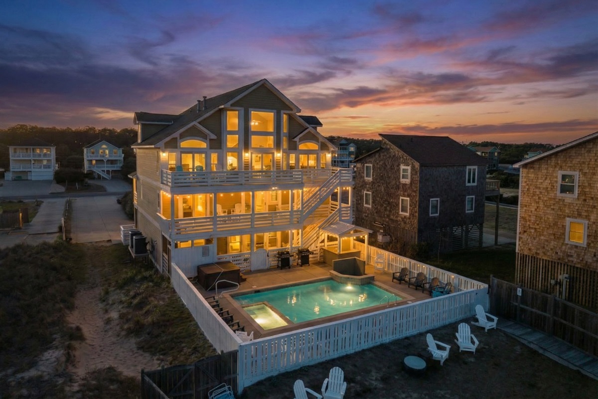 Anglers Retreat by LUXSTAYUSA 🌅 Three stories of luxury living and golden hour views.