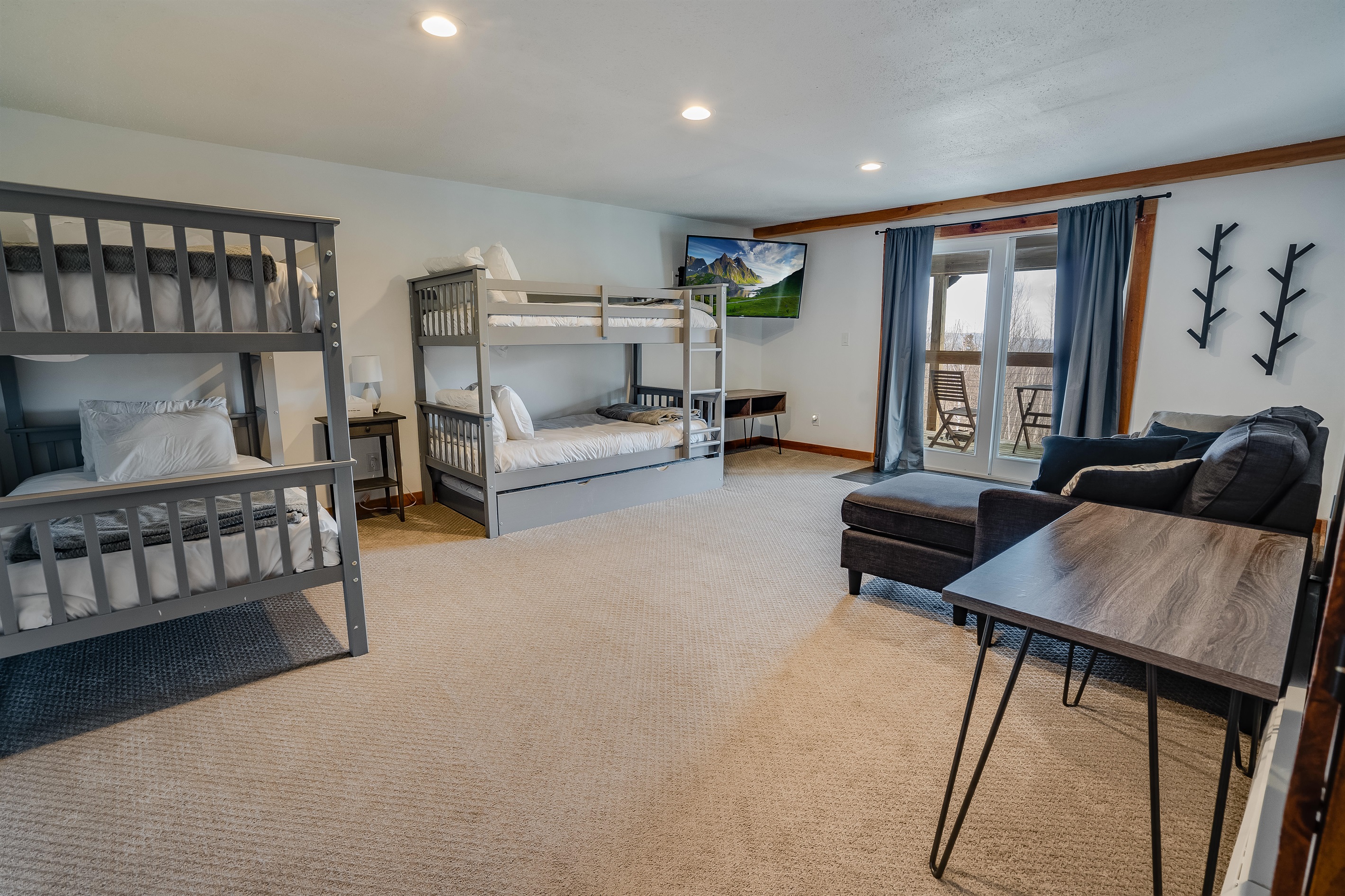 Bunk bed arrangement to fit the whole family