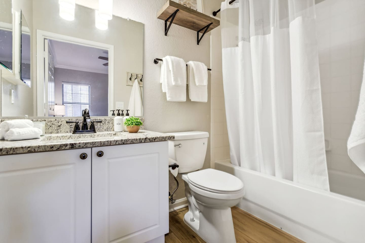Bathroom 1 is in bedroom 1