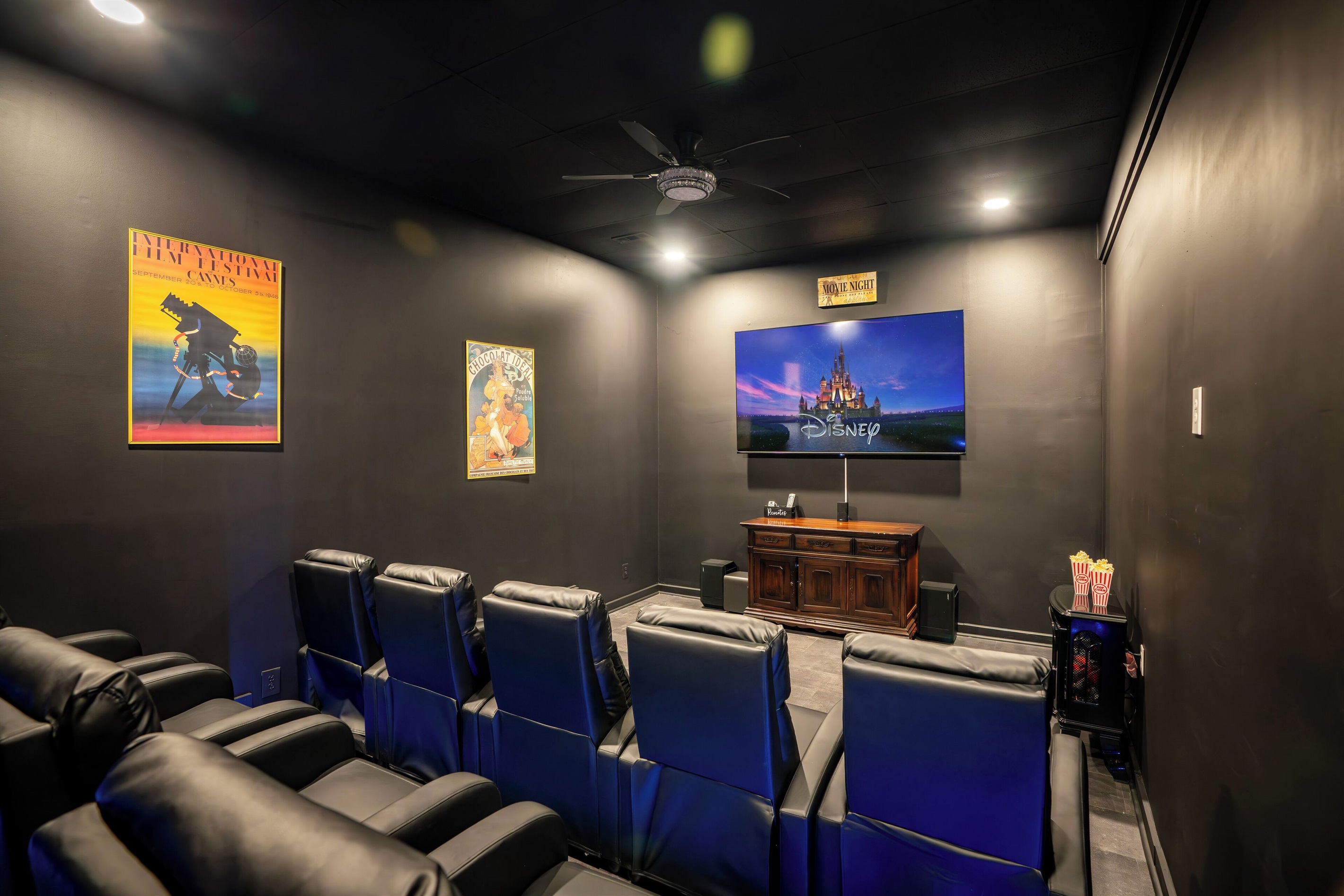 Theater room
