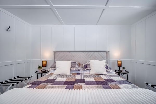 2 suitcase stands, storage mirror, hooks, extra usb-c charging cords dimmable lamps