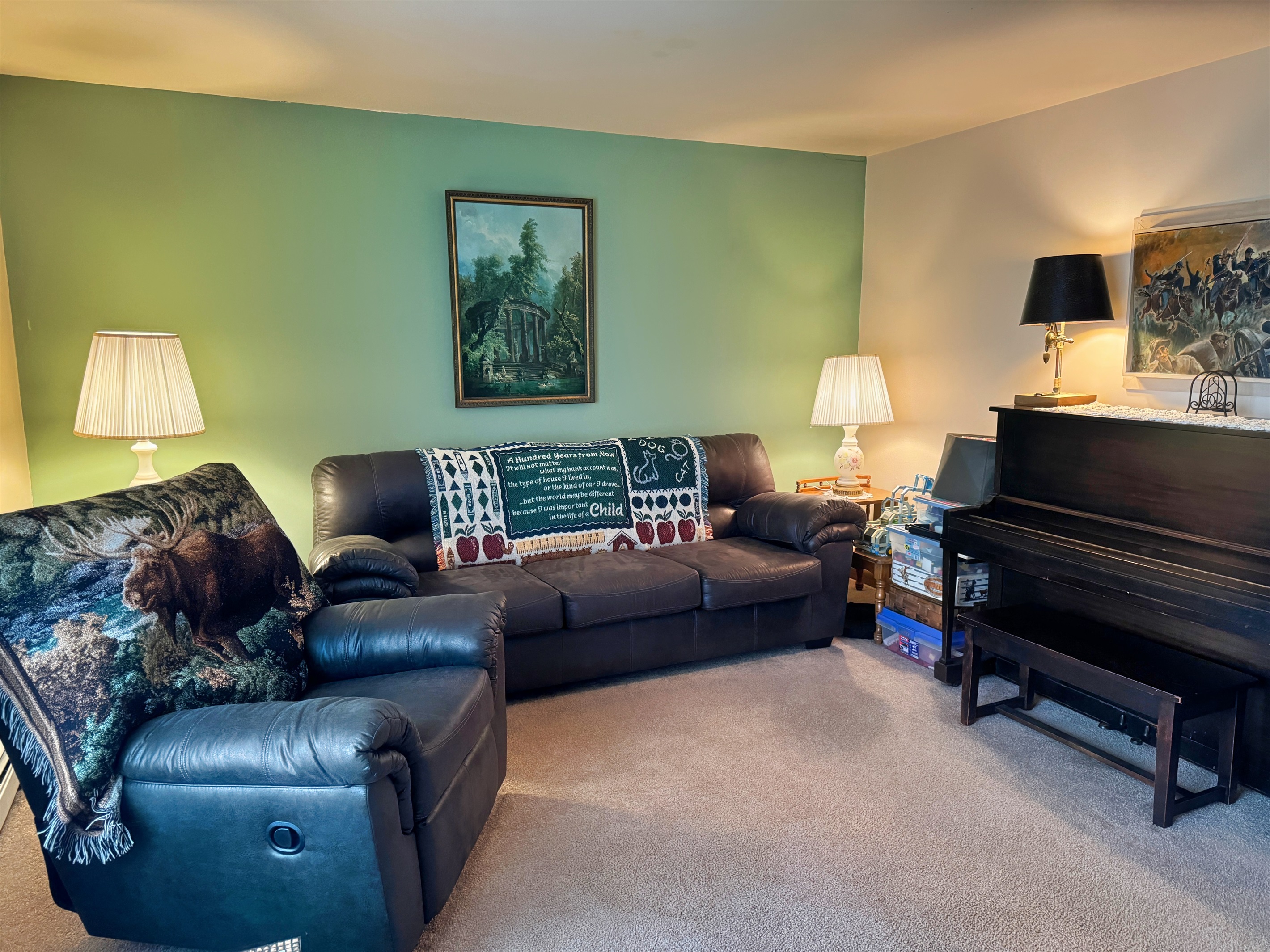 Living room between twin bed room and queen room.