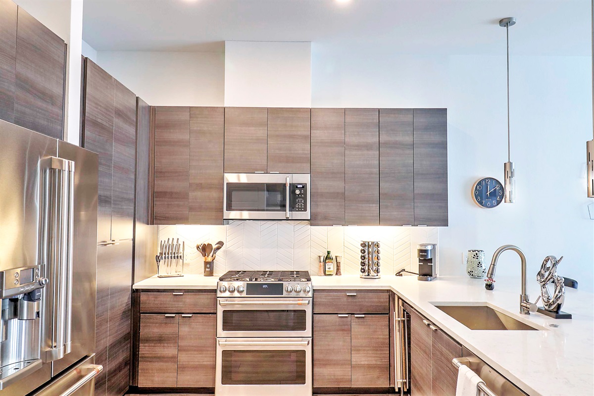 STAGED PHOTOS DESIGN AND COLOR MAY VARY