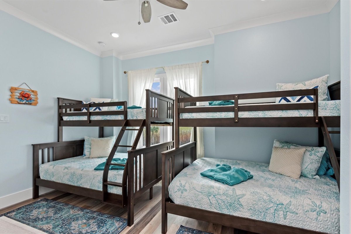 6aa71dd1a76b4aa0ae180b6ee0187acc Large | Beachhouse | Texas | TX | Vacation Homes | Galveston | Crystal Beach | Kokomo | Breezy Days | Beachfront Elegance | Sunrise Serenity | Southern Sands Property Management, LLC