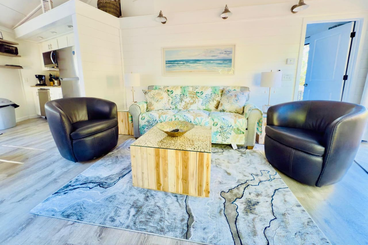 Living room with swivel chairs