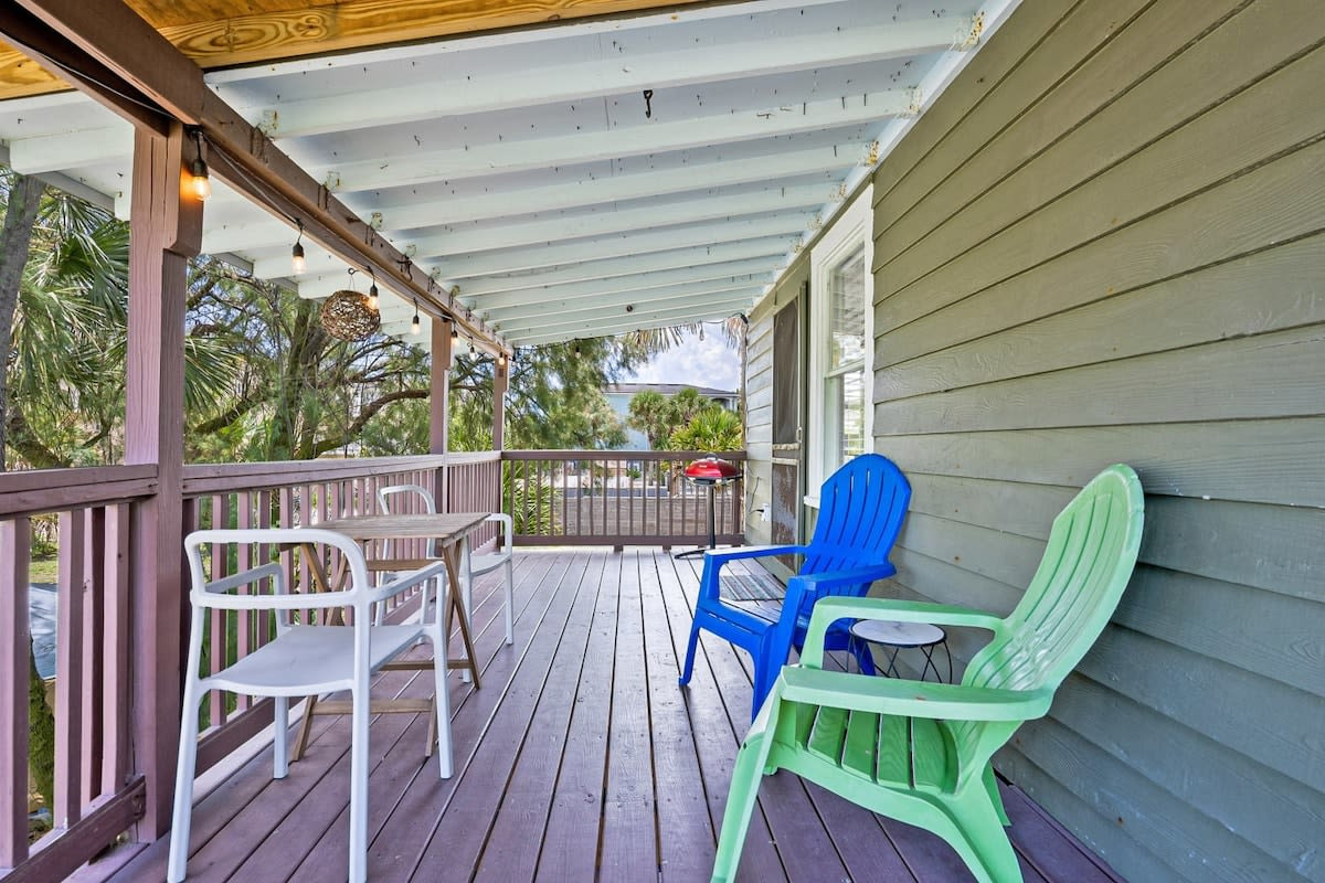 Bright chairs, deep shade, and the sound of the palms doing their thing overhead. This is where the paperback actually gets finished, somewhere between the second coffee and the afternoon walk down to the water.