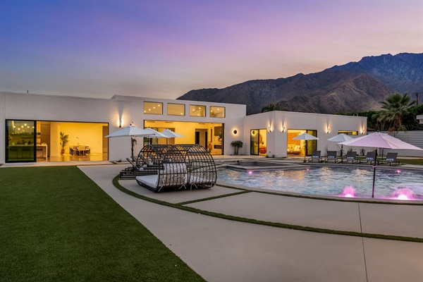 Come relax and enjoy yourself at your private desert escape