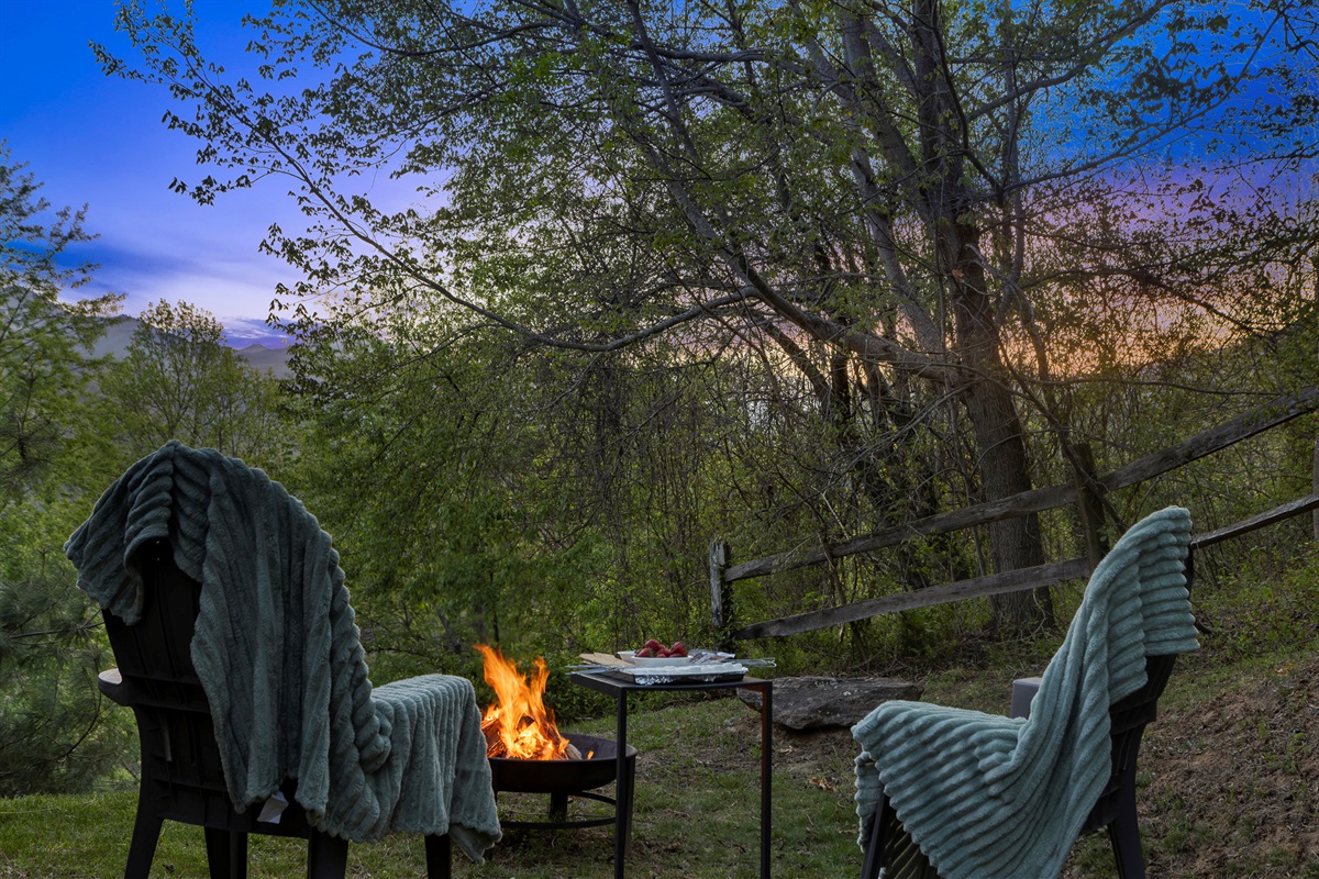 Outdoor Retreat: Gather around the fire, enjoy stunning views, and make unforgettable memories!

