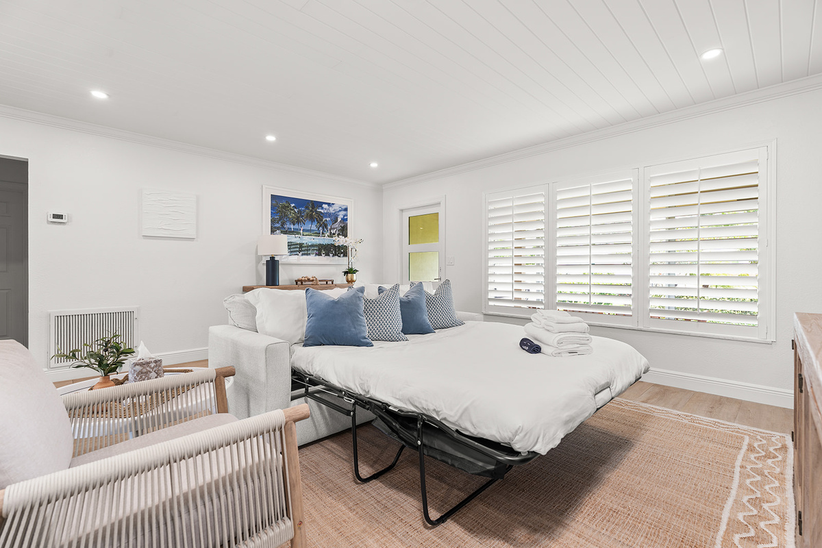 🛏️ Wake up refreshed in this serene bedroom designed for rest and relaxation.