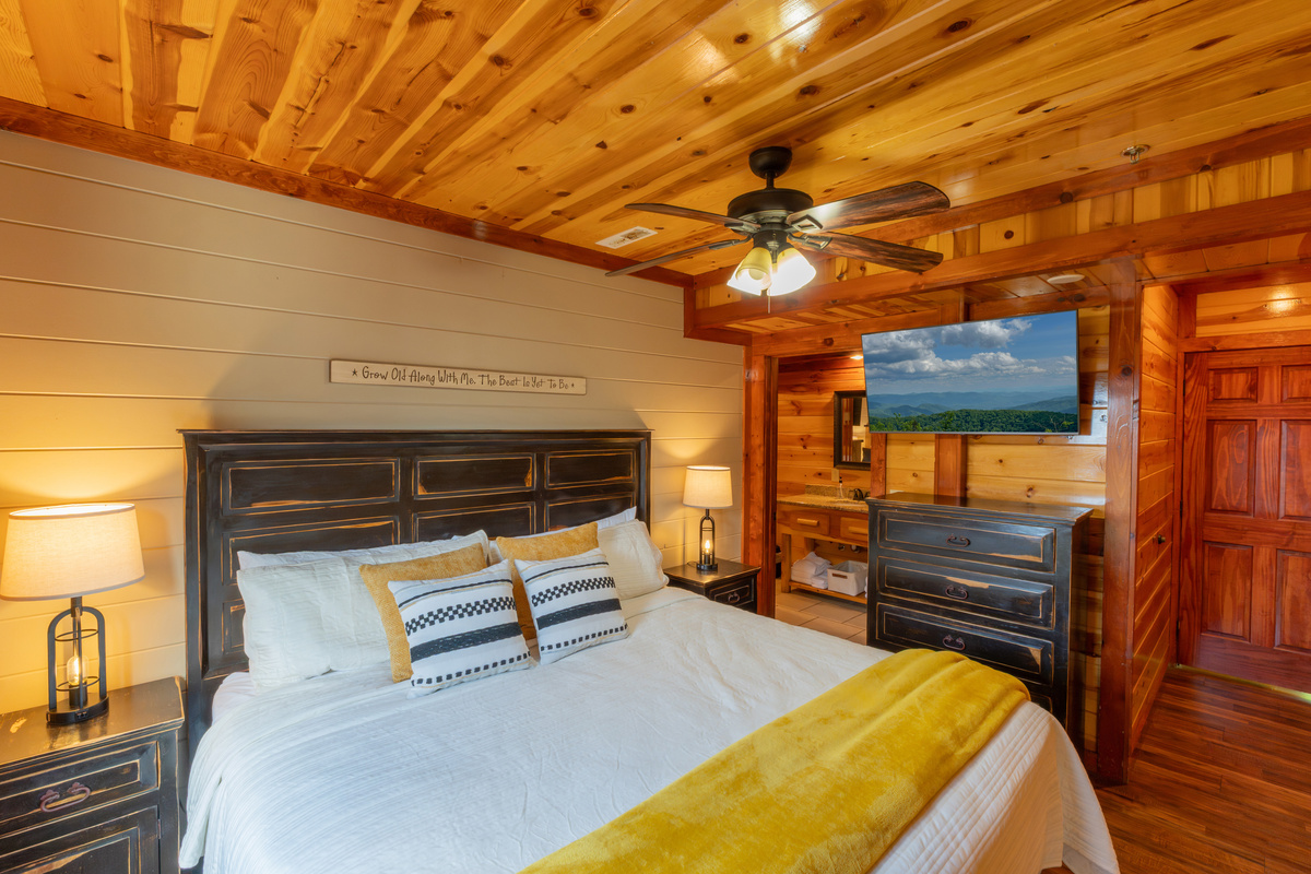 After a day of Smoky Mountain adventures, retreat to the second king bedroom—featuring luxury cotton sheets, cozy bedding, and a mattress made for sweet dreams.