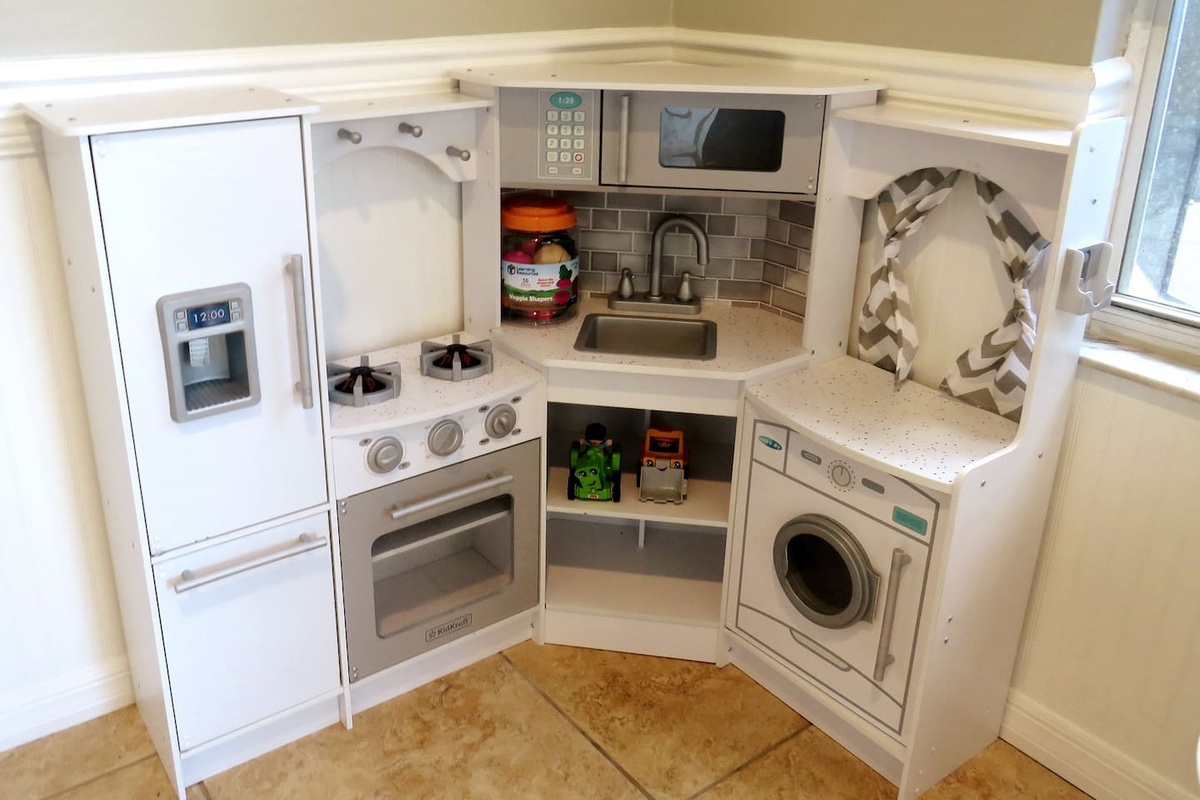 Cook dinner alongside your little chef with a parallel play kitchen