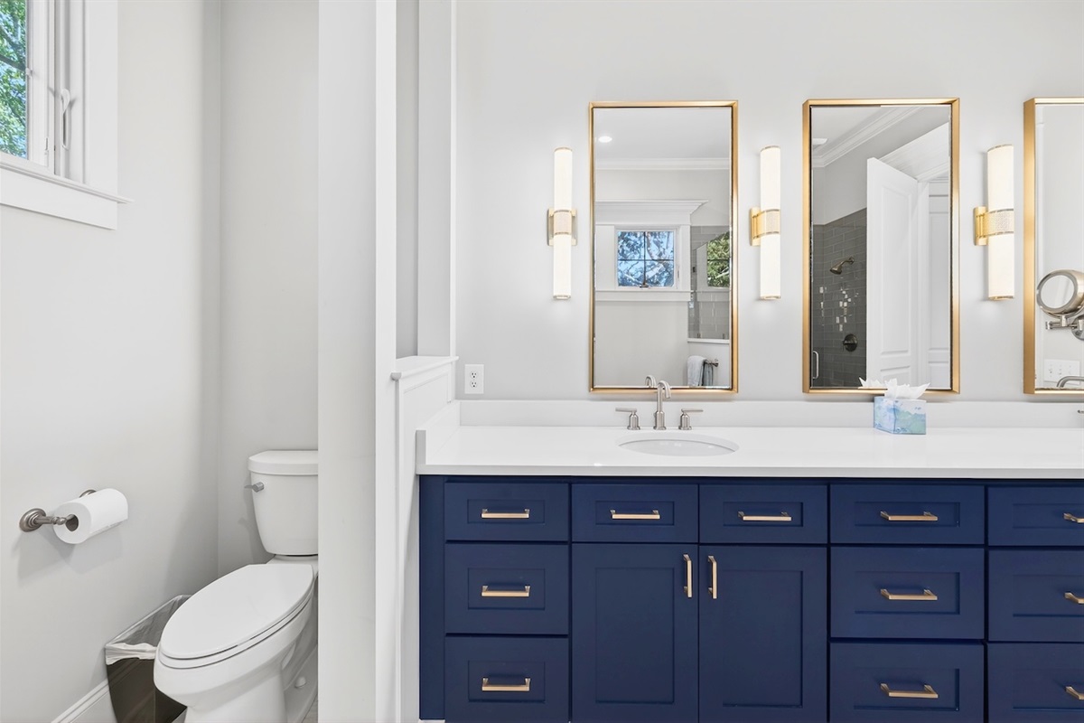 Primary King Suite Full Bathroom