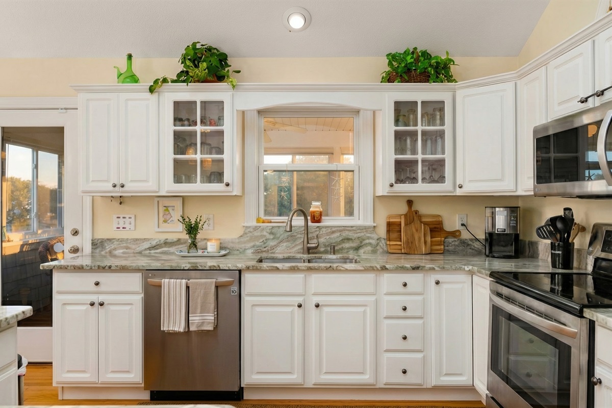 Top Level Kitchen – Where Coastal Charm Meets Functionality!