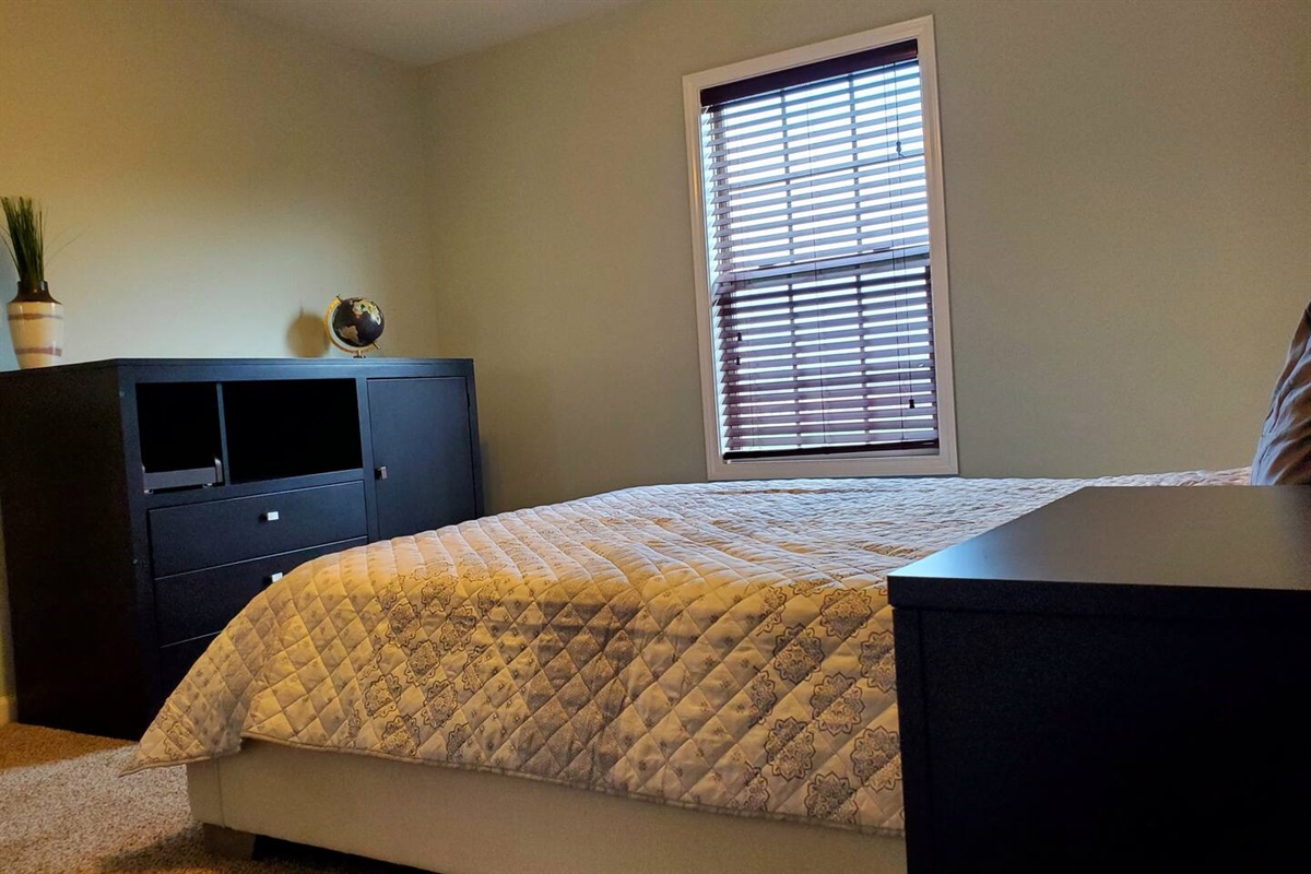 Fully functional space with everything you need for your stay while commuting to Nashville, visiting family, or hanging with friends. Packed with plenty of amenities, our place is sure to be perfect for you! High Speed Wi-Fi included. Oak Grove KY