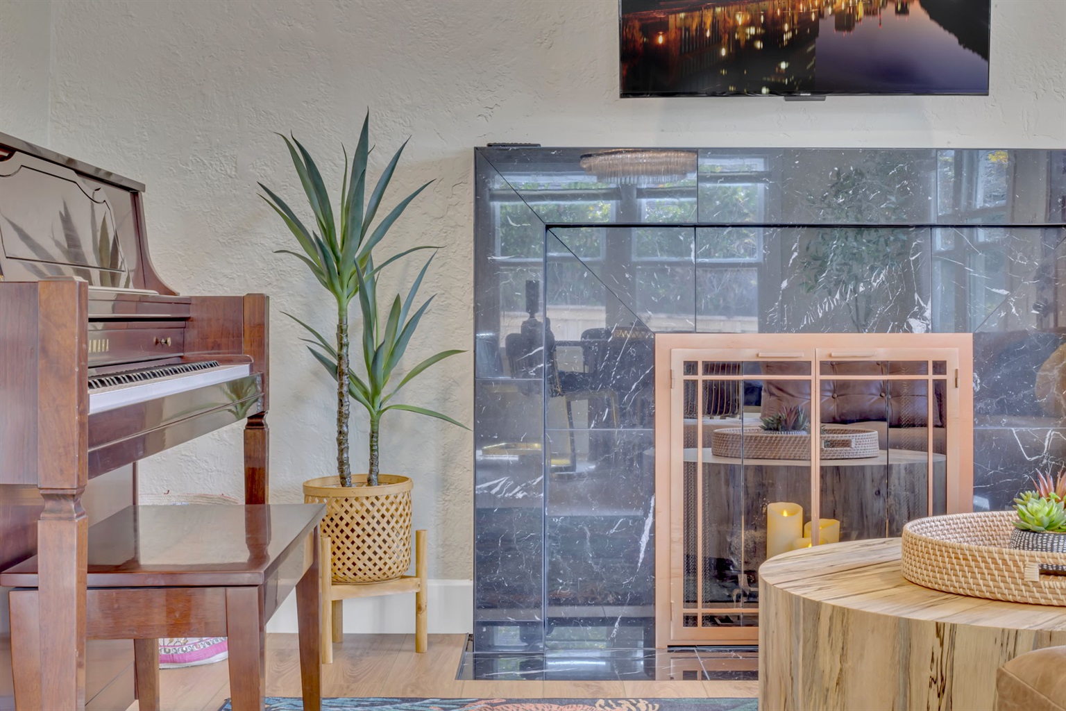 Living Room: Modern elegance with musical charm, perfect for relaxation!