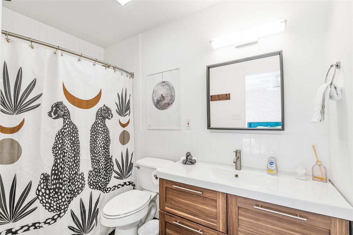 Enjoy a peaceful, spa-inspired bathroom 🚿💫, complete with all the comforts and style you need.