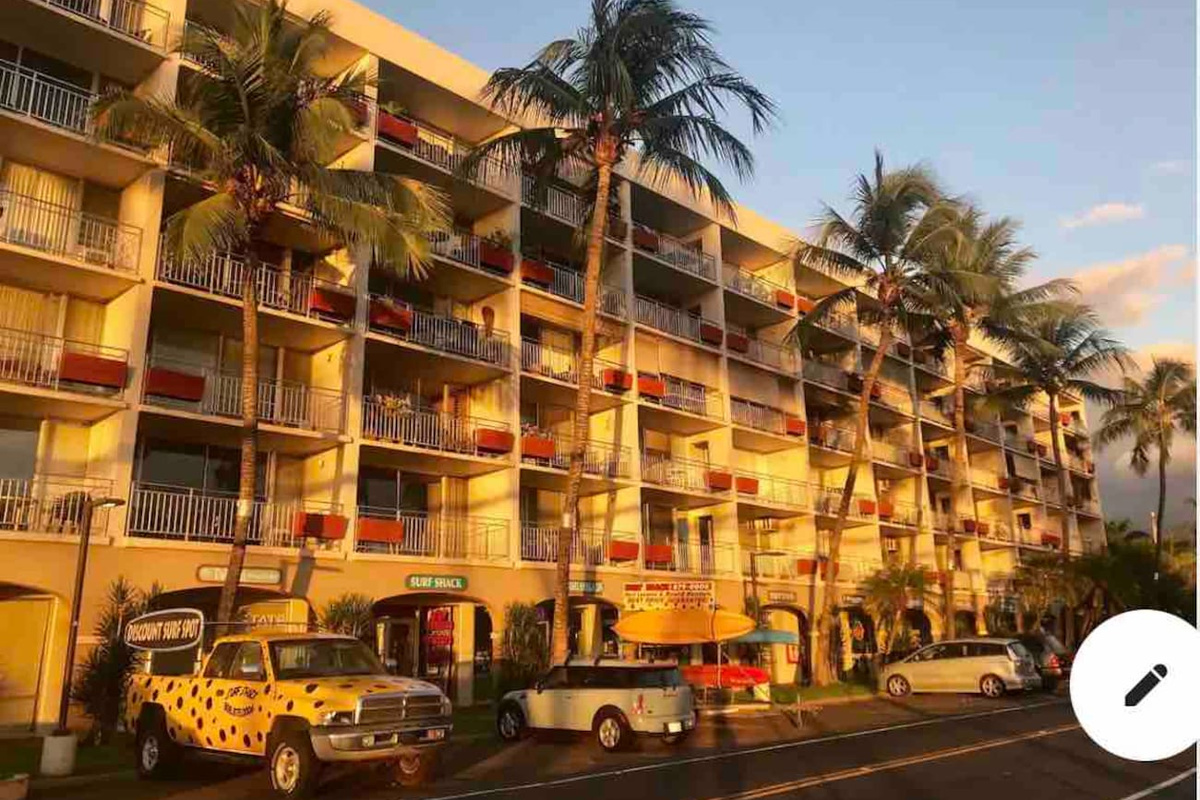 Island Surf Building: please note that only the 1 and 2 bedroom condos have a lanai. 