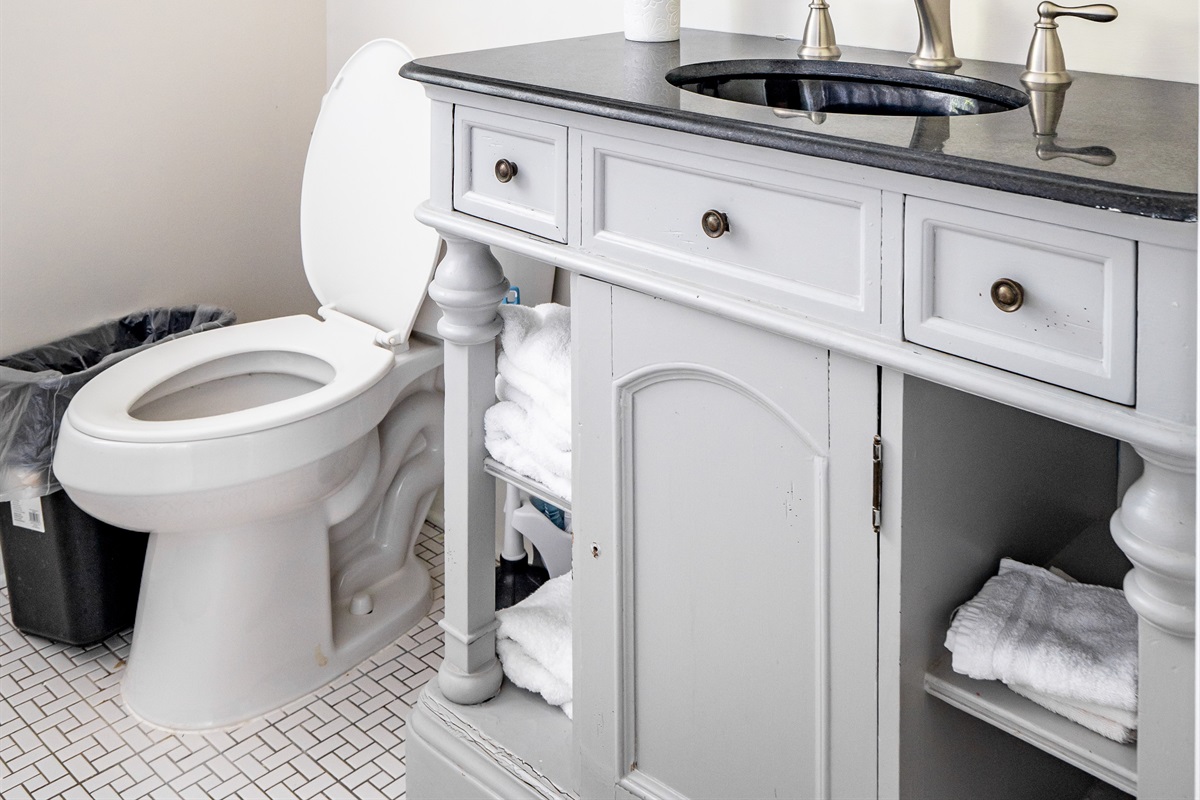 Upstairs full bathroom