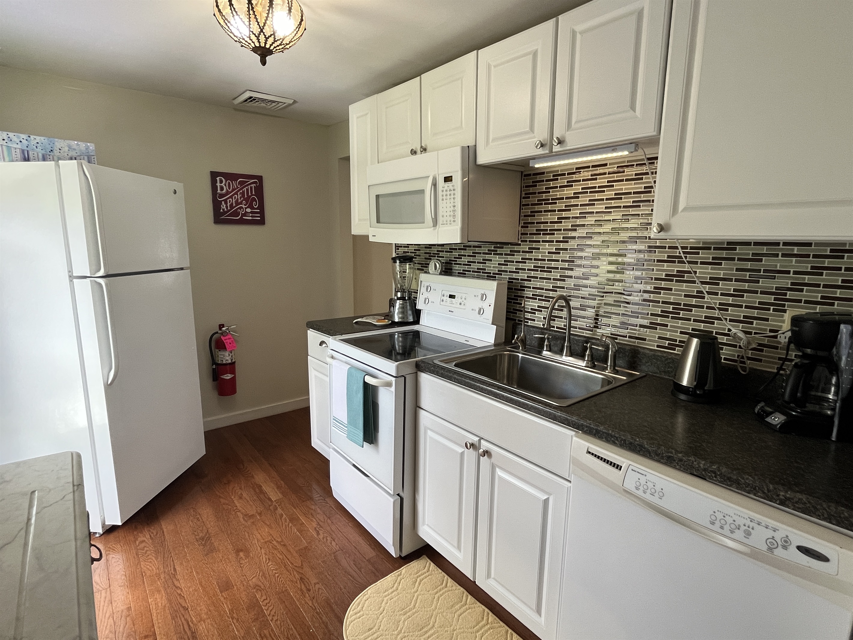 Small and fucntional kitchen