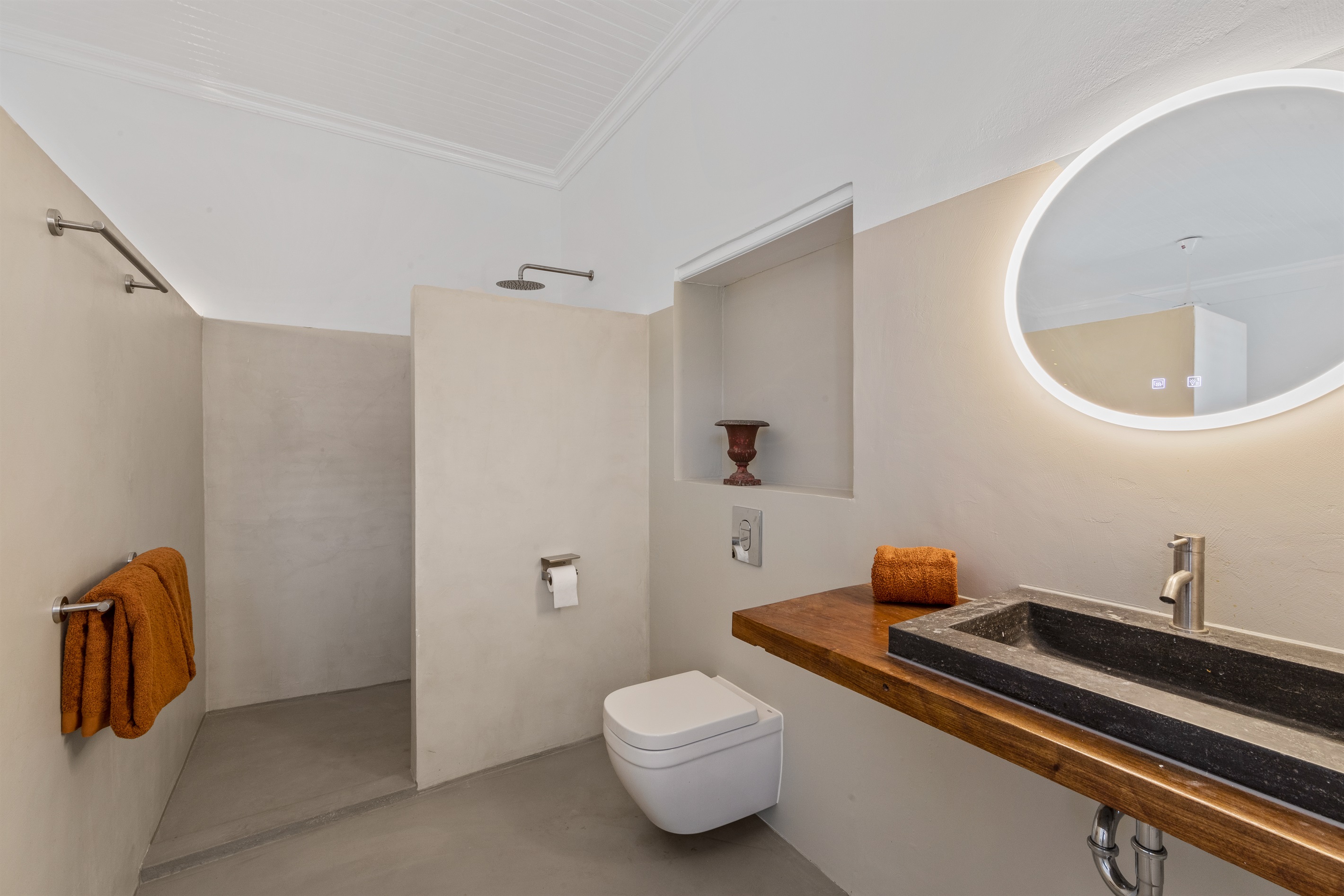 Heritage City Villa - Bedroom 1 | Ensuite bathroom