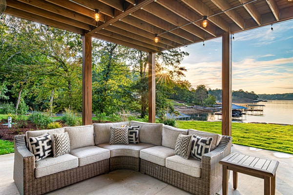 Your outdoor living room by the water.