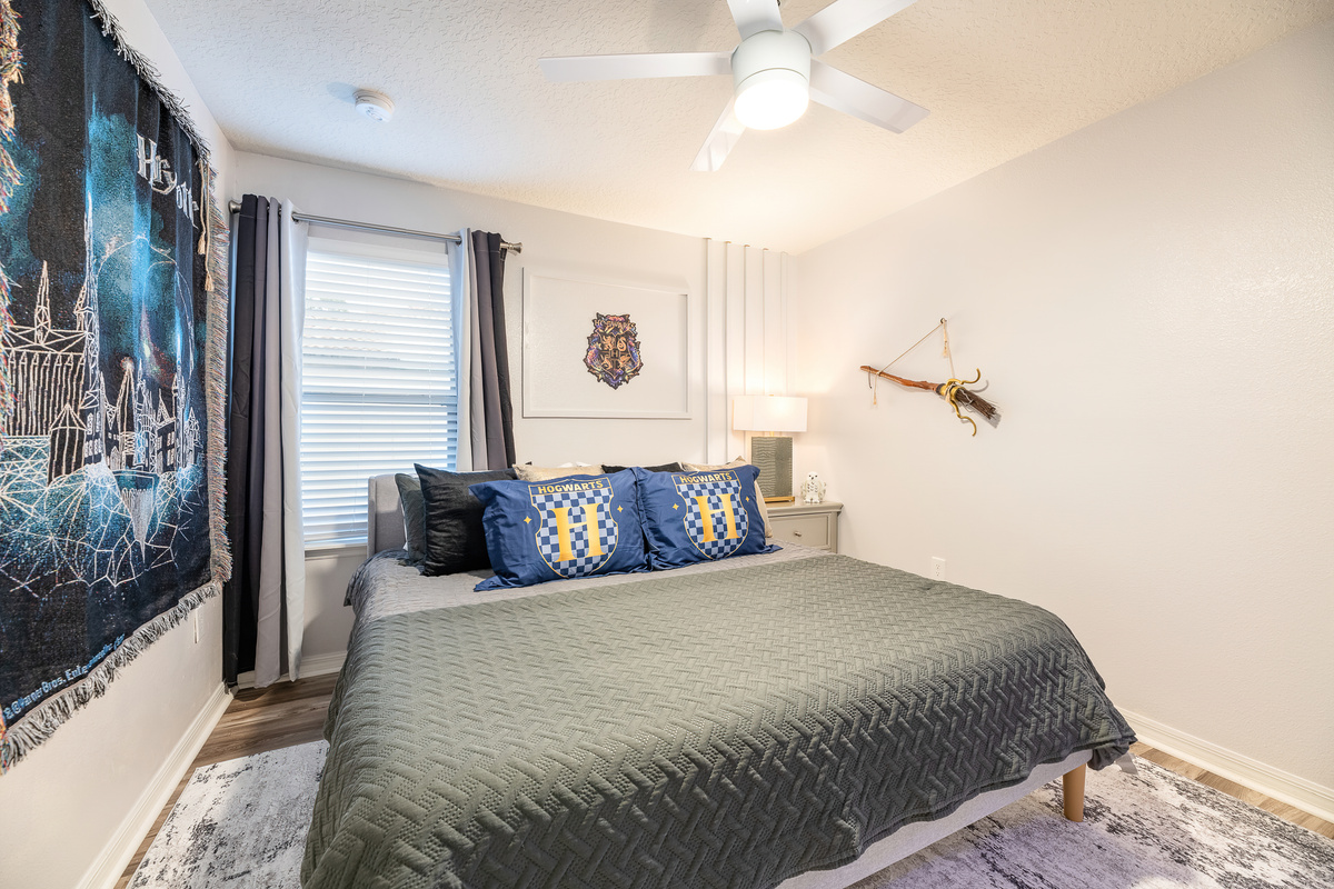 Harry Potter bedroom with King Bed