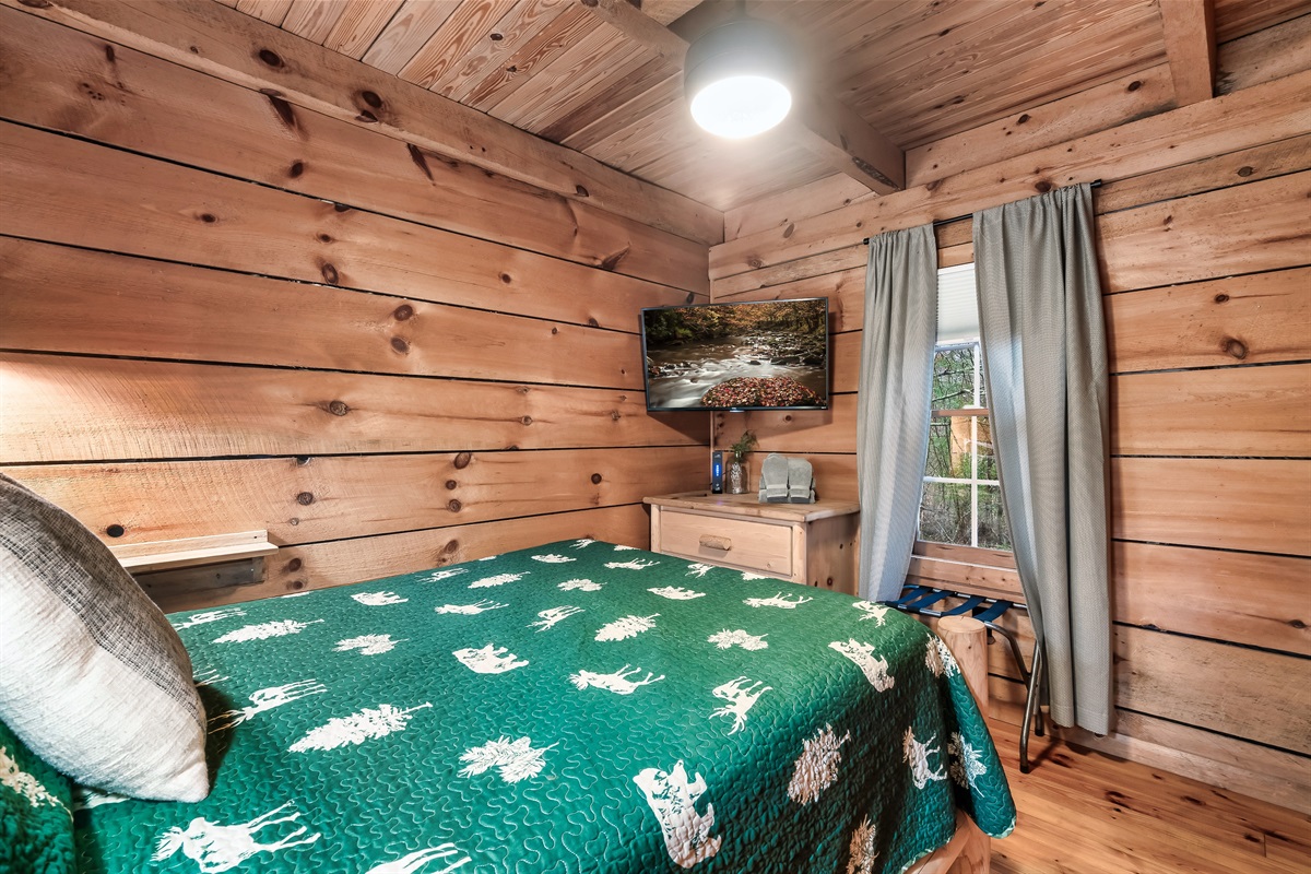 Downstairs bedroom with comfy beds for the crew