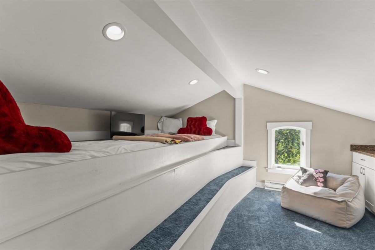Loft Lounge Area 