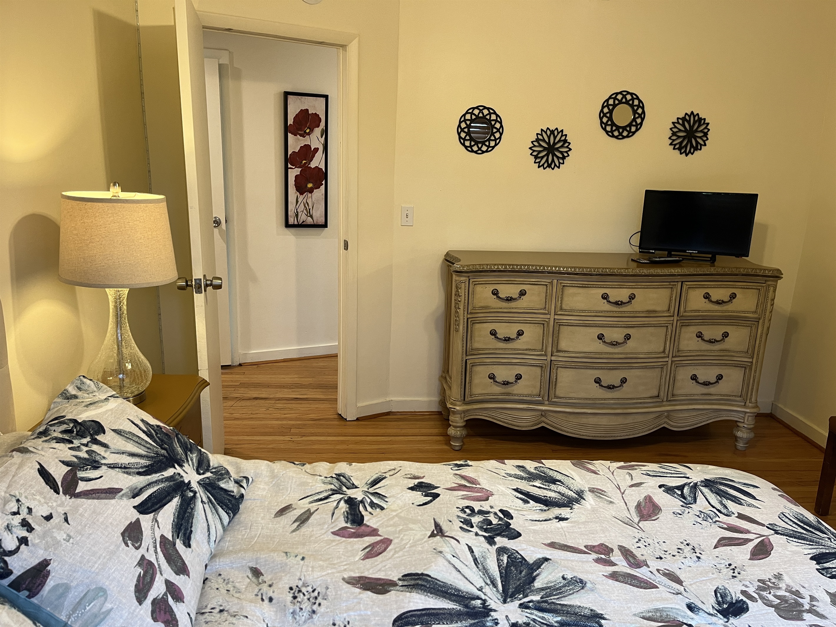 Queen bedroom 1