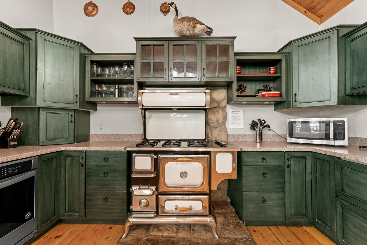 Antique-style gas stove