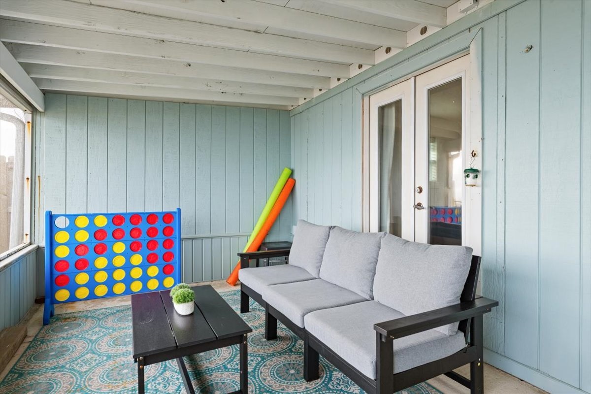 Large Screened Patio