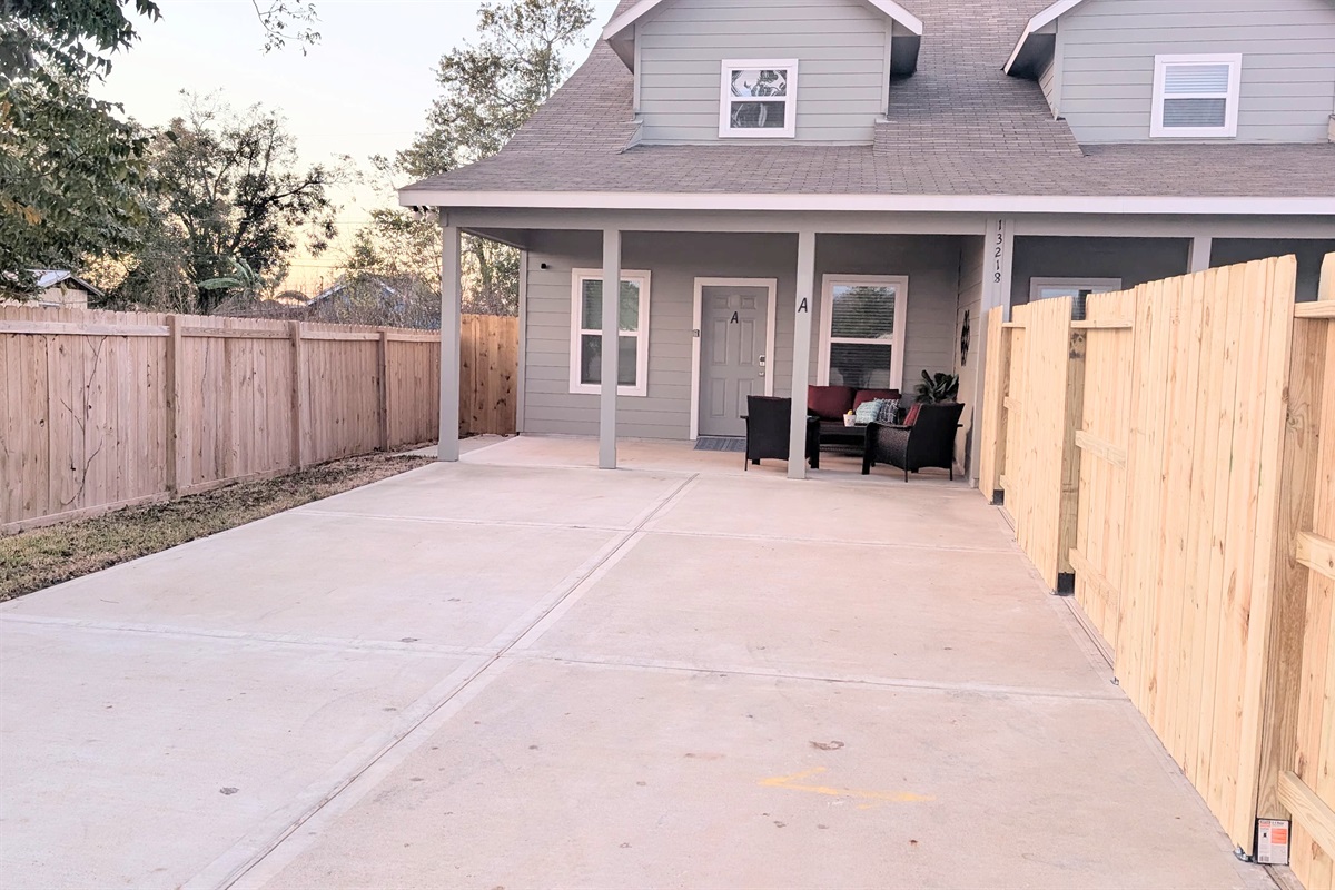 Large private driveway with plenty of parking.