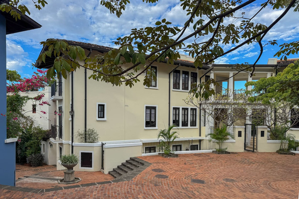 Steps from the Beach | 2BR Flat in Las Catalinas