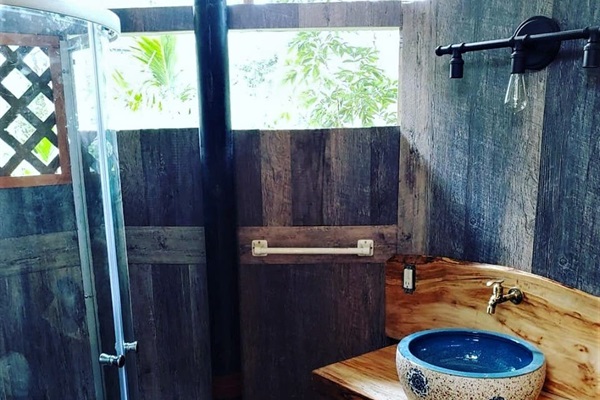 Bathroom with shower and Hot running water