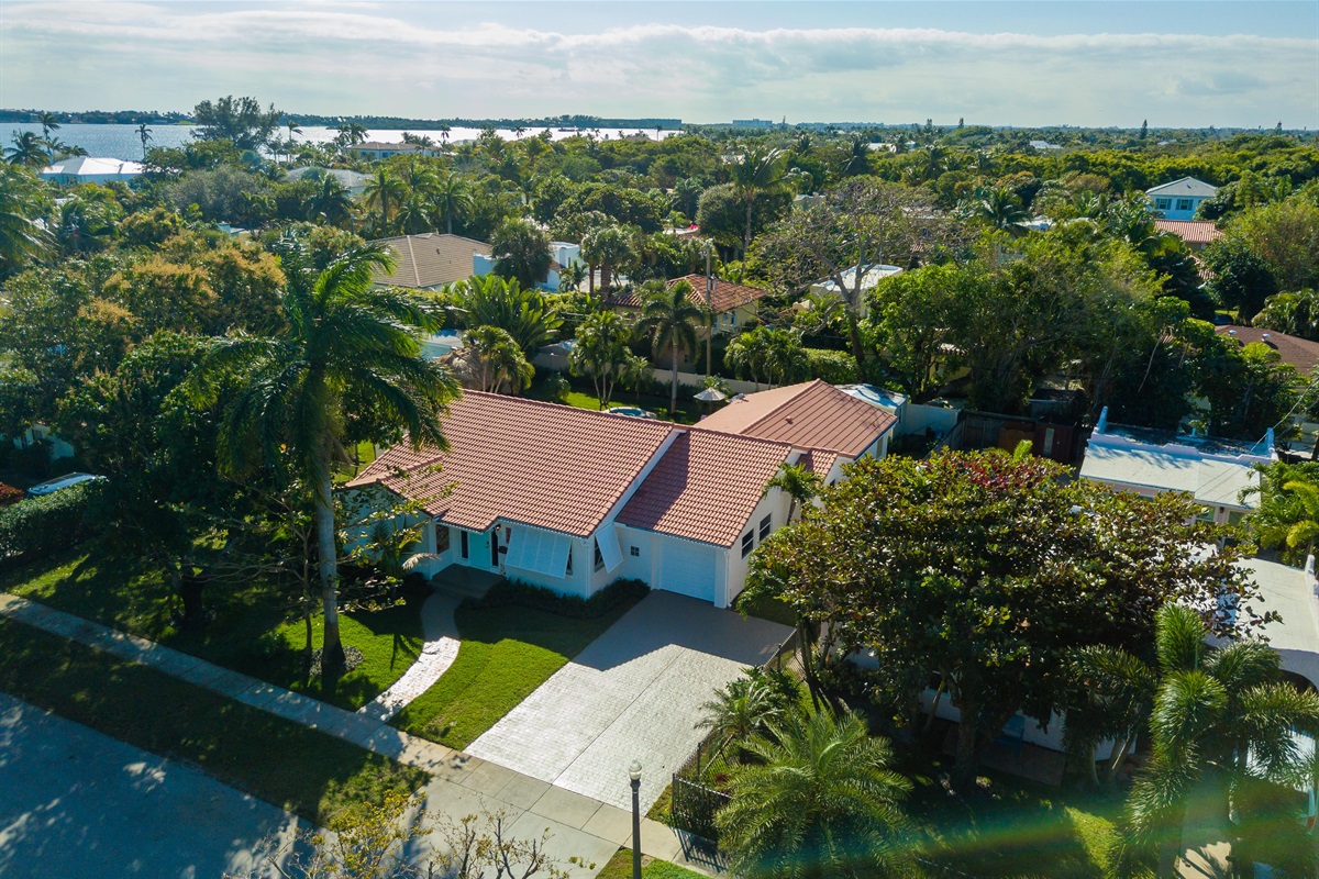 Pineapples & Palms Easy Air Rentals