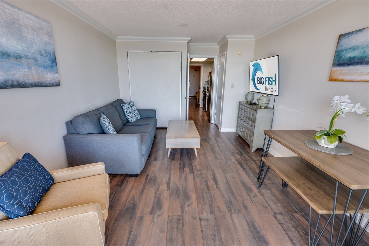 Living Room with Stunning Views🌊☀️