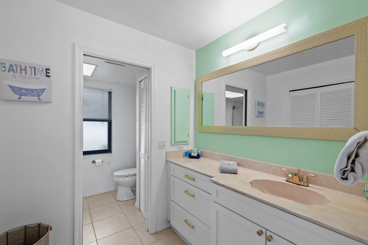 Fresh and bright bathroom sanctuary