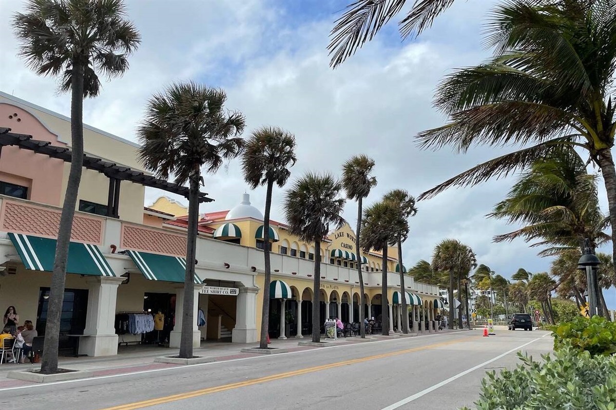 Lake Worth, West Palm Beach, and the Intercoastal Waterway is right next down the road, featuring amazing vacation scenery, restaurants, shops, music festivals, art galleries, and much, much more!