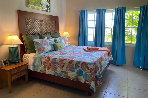 1st Floor bedroom with King size bed