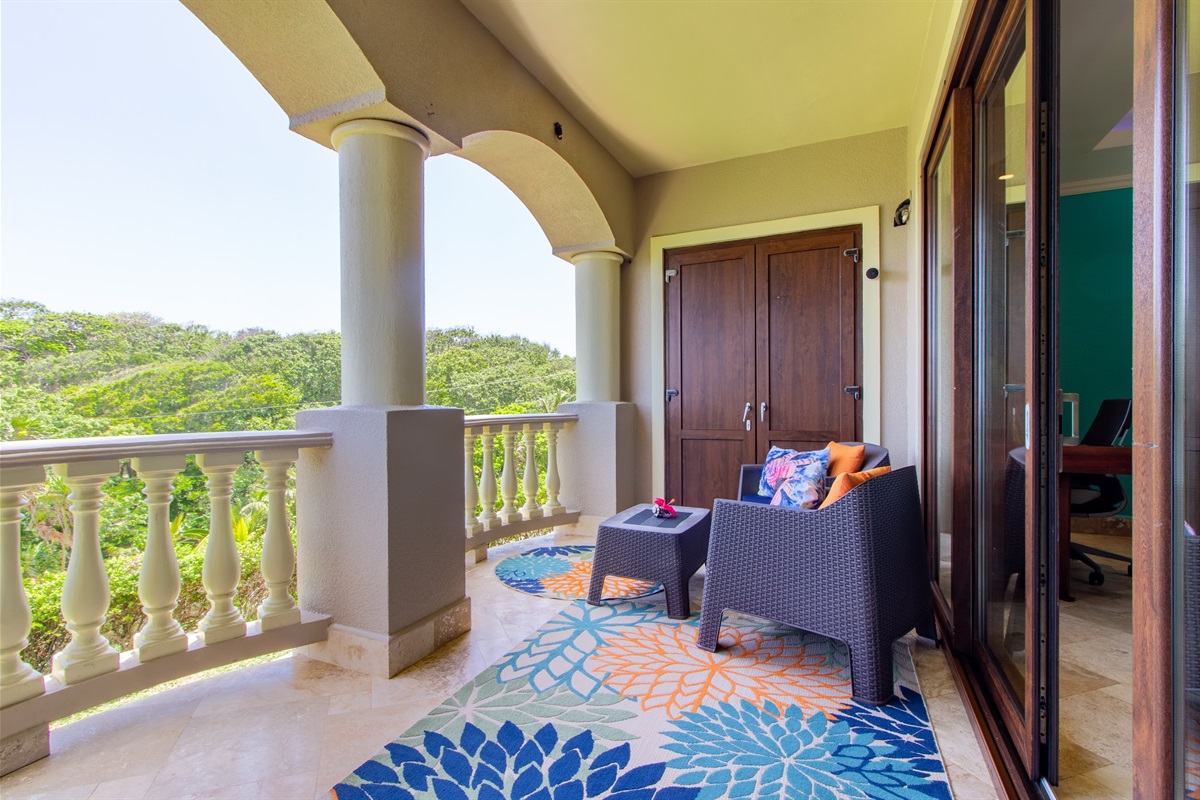Huge covered balcony for enjoying the incredible views